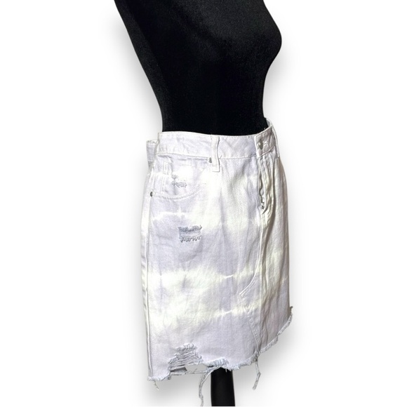 PTCL NWT Chic Lilac and White Tie-dye Denim Distressed Mini Skirt Waist Size 32 - Picture 3 of 16